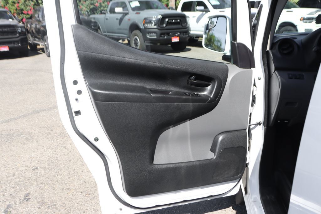 Used 2018 Nissan NV200 SV w/ Navigation Package FWD image 17