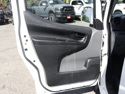 Used 2018 Nissan NV200 SV w/ Navigation Package FWD image 17