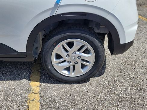 New 2025 Hyundai Venue SE image 4