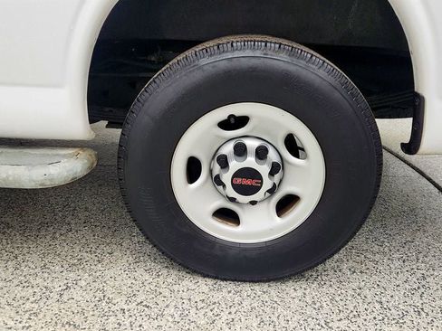 Used 2019 GMC Savana 2500 w/ Driver Convenience Package image 9