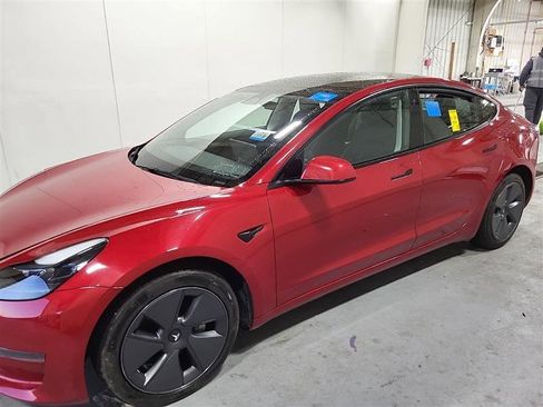 Used 2023 Tesla Model 3 Standard Range image 3