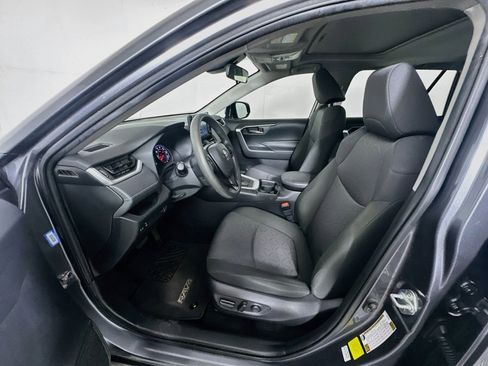 Used 2020 Toyota RAV4 XLE w/ Convenience Package FWD image 13