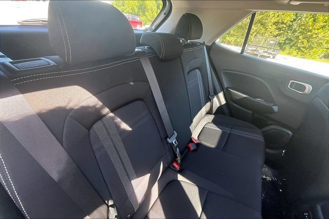 Used 2025 Hyundai Venue SEL FWD image 24