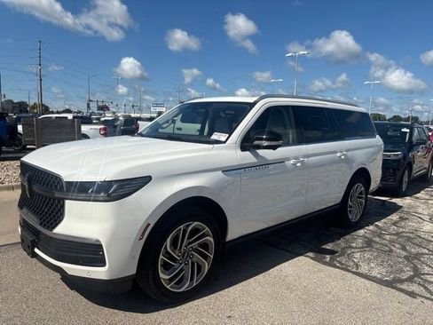 Used 2025 Lincoln Navigator L Reserve AWD/4WD image 1