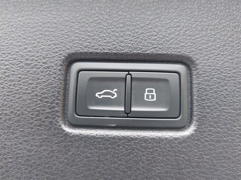 Used 2023 Audi SQ5 Prestige w/ Prestige Package image 13