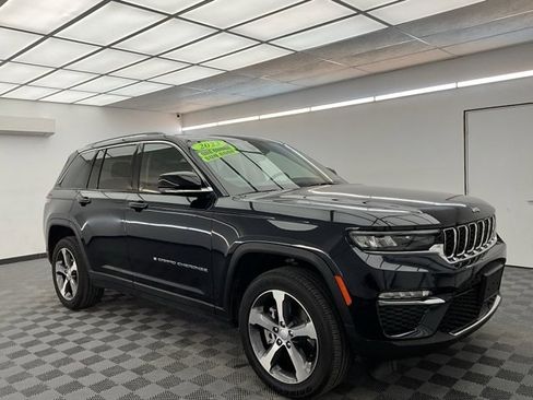 Used 2023 Jeep Grand Cherokee 4WD 4xe image 3