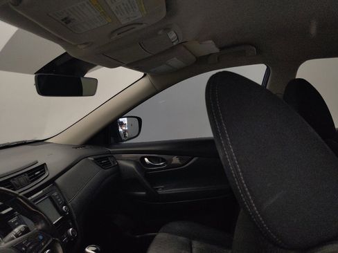 Used 2019 Nissan Rogue SV w/ Premium Package image 17