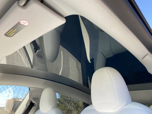 Used 2023 Tesla Model Y Long Range image 9