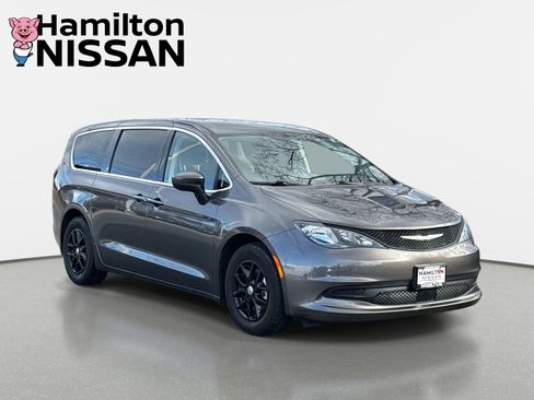 Used 2023 Chrysler Voyager LX image 1