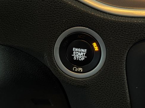 Used 2022 Dodge Charger SXT RWD image 17