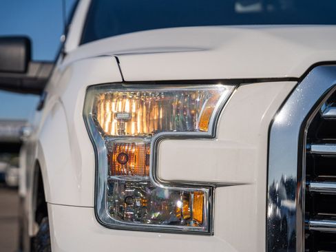 Used 2015 Ford F150 XLT w/ Equipment Group 301A Mid AWD/4WD image 10
