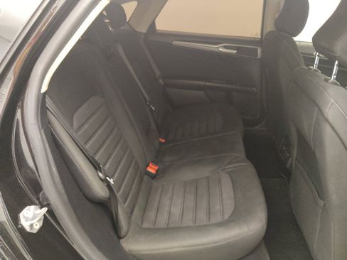 Used 2020 Ford Fusion SE FWD image 19