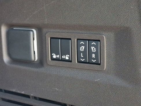Used 2022 GMC Yukon Denali w/ Denali Premium Package AWD/4WD image 31