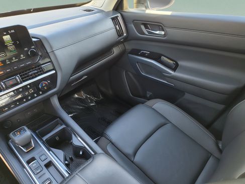 Certified 2024 Nissan Pathfinder SL w/ SL Premium Package FWD image 16