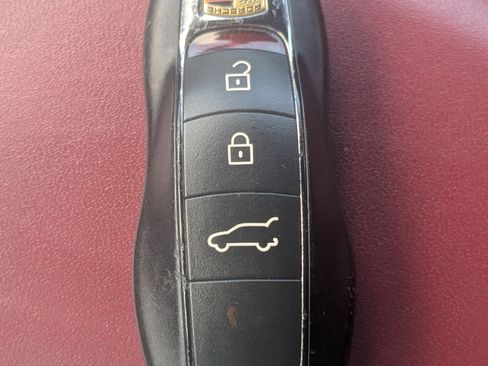 Used 2023 Porsche Macan Turbo AWD/4WD image 37