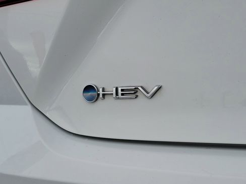 Used 2025 Toyota Camry LE image 6