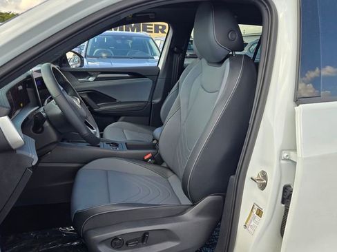 New 2026 Volkswagen Tiguan SE R-Line image 12