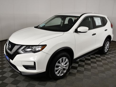 Used 2017 Nissan Rogue S AWD/4WD image 10