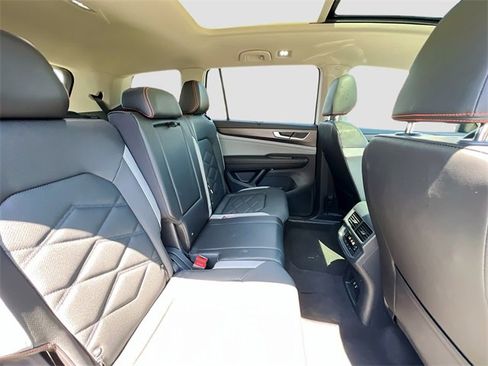New 2024 Volkswagen Atlas Peak Edition SE image 28