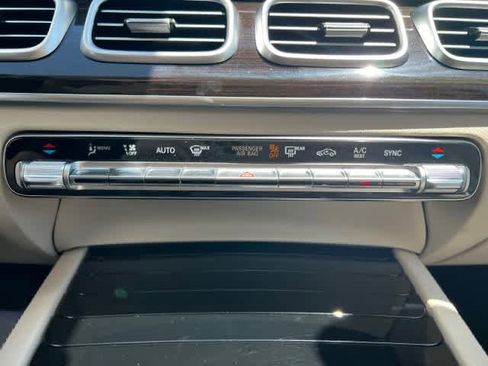 Used 2026 Mercedes-Benz GLS 450 4MATIC image 30