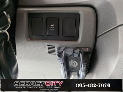 Used 2012 Toyota Tundra 4x4 Double Cab image 21