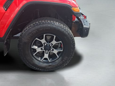 Used 2018 Jeep Wrangler Unlimited Rubicon w/ Dual Top Group AWD/4WD image 32
