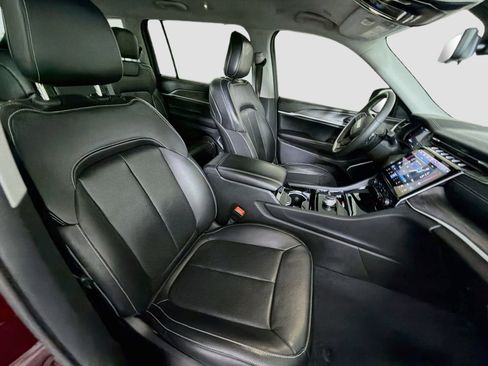 Used 2023 Jeep Grand Cherokee L Limited w/ Luxury Tech Group II AWD/4WD image 34