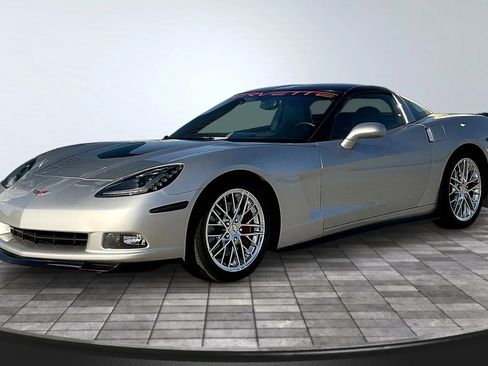 Used 2005 Chevrolet Corvette Coupe w/ Preferred Equipment Group RWD image 1