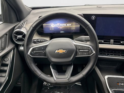 Used 2025 Chevrolet Equinox LT w/ Convenience Package II AWD/4WD image 12