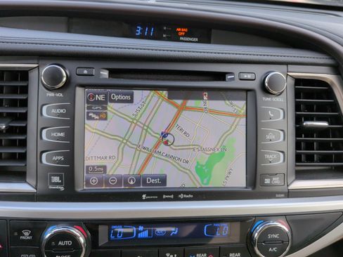 Used 2019 Toyota Highlander Limited image 17