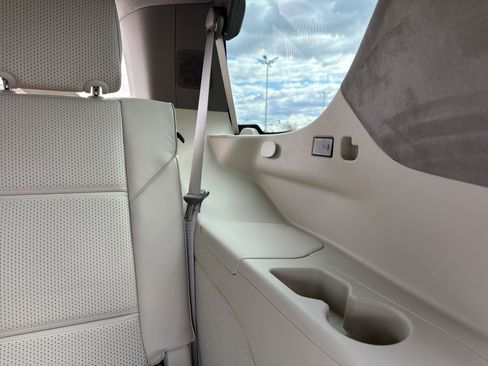 Used 2024 Cadillac Escalade Premium Luxury Platinum image 35