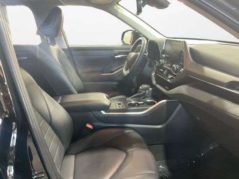 Used 2023 Toyota Highlander XLE image 15