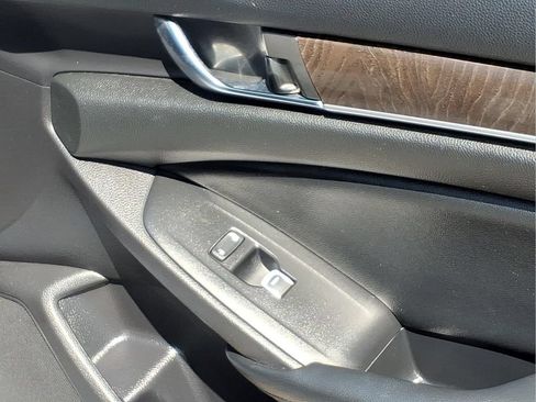 Used 2021 Honda Accord Touring image 16