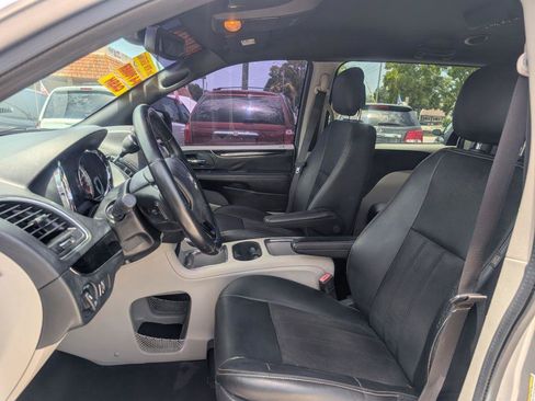 Used 2019 Dodge Grand Caravan SXT FWD image 9