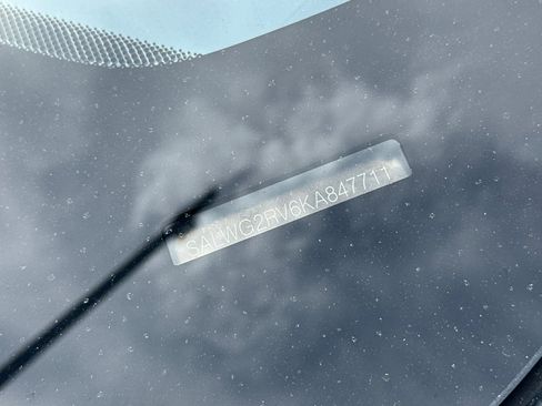 Used 2019 Land Rover Range Rover Sport SE image 8