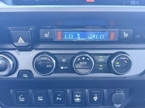 Used 2017 Toyota Tacoma TRD Off-Road image 18