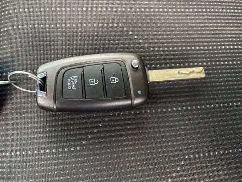 Used 2020 Hyundai Venue SE FWD image 26