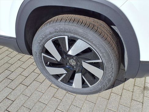 New 2026 Volkswagen Atlas Cross Sport SE image 11