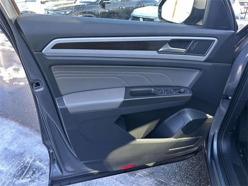 Certified 2022 Volkswagen Atlas SE image 13