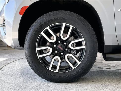 Used 2023 GMC Yukon AT4 AWD/4WD image 11