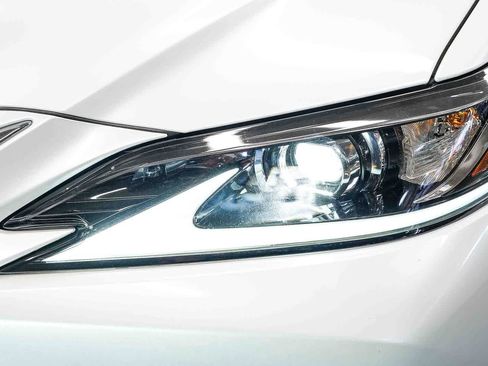 Used 2023 Lexus ES 350 w/ Premium Package FWD image 7