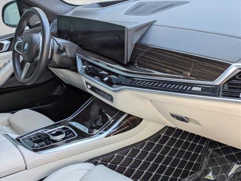 Used 2025 BMW X7 M60i AWD/4WD image 22