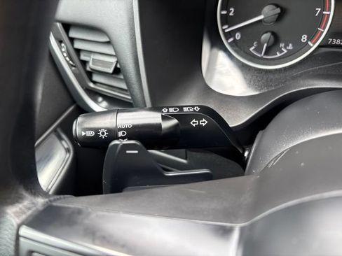 Used 2024 Nissan Rogue S FWD image 19