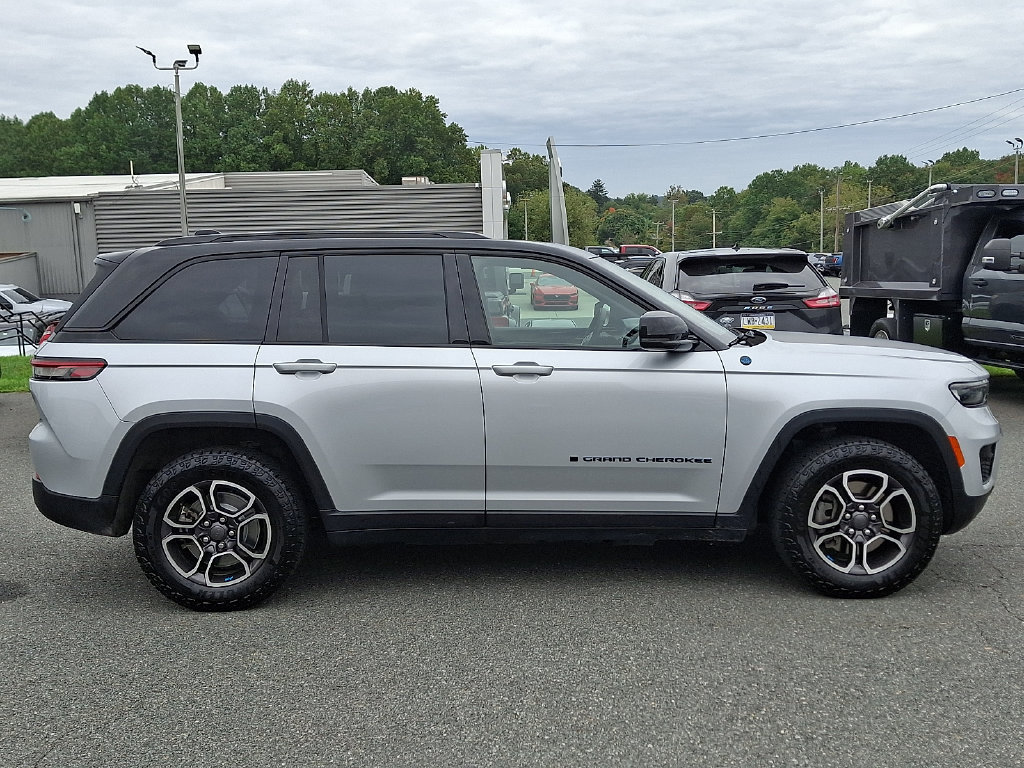 Used 2023 Jeep Grand Cherokee Trailhawk AWD/4WD image 7