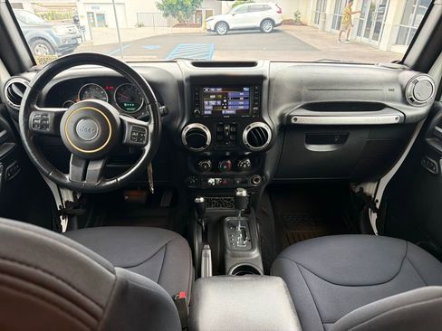 Used 2016 Jeep Wrangler Unlimited Sahara w/ Connectivity Group image 15