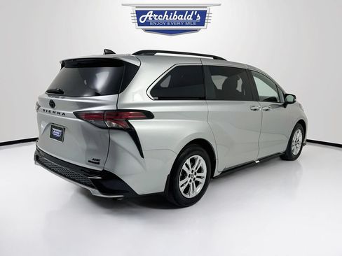 Used 2023 Toyota Sienna XSE AWD/4WD image 8