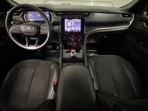Used 2024 Jeep Grand Cherokee Altitude AWD/4WD image 35