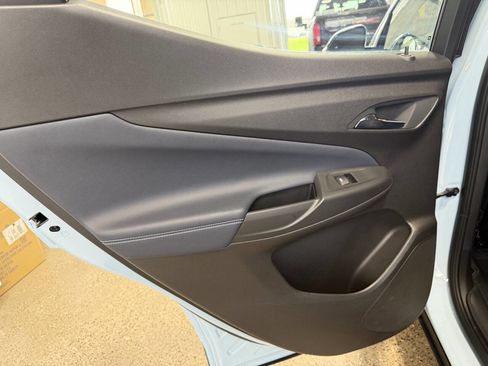 Used 2022 Chevrolet Bolt EUV LT w/ Convenience Package image 26