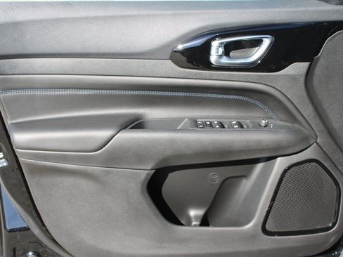 New 2026 Jeep Compass Latitude image 9