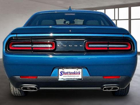 Used 2022 Dodge Challenger SXT w/ Driver Convenience Group image 5